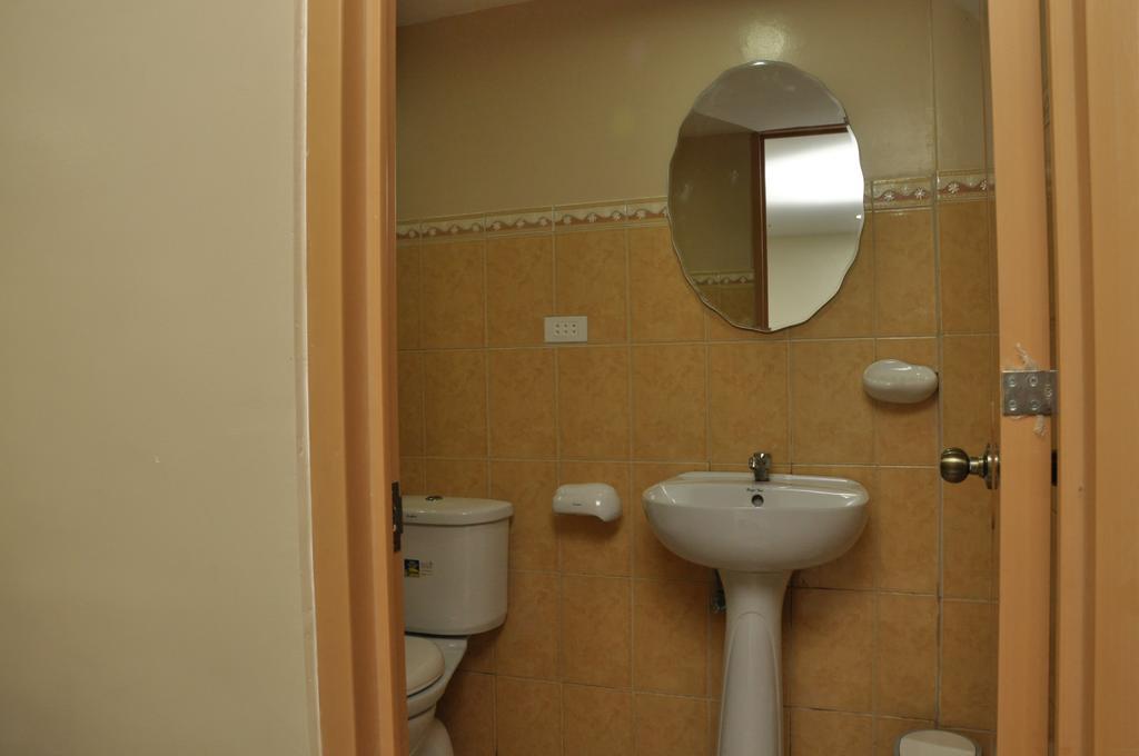 Pal-Watson Apartments Мактан Номер фото