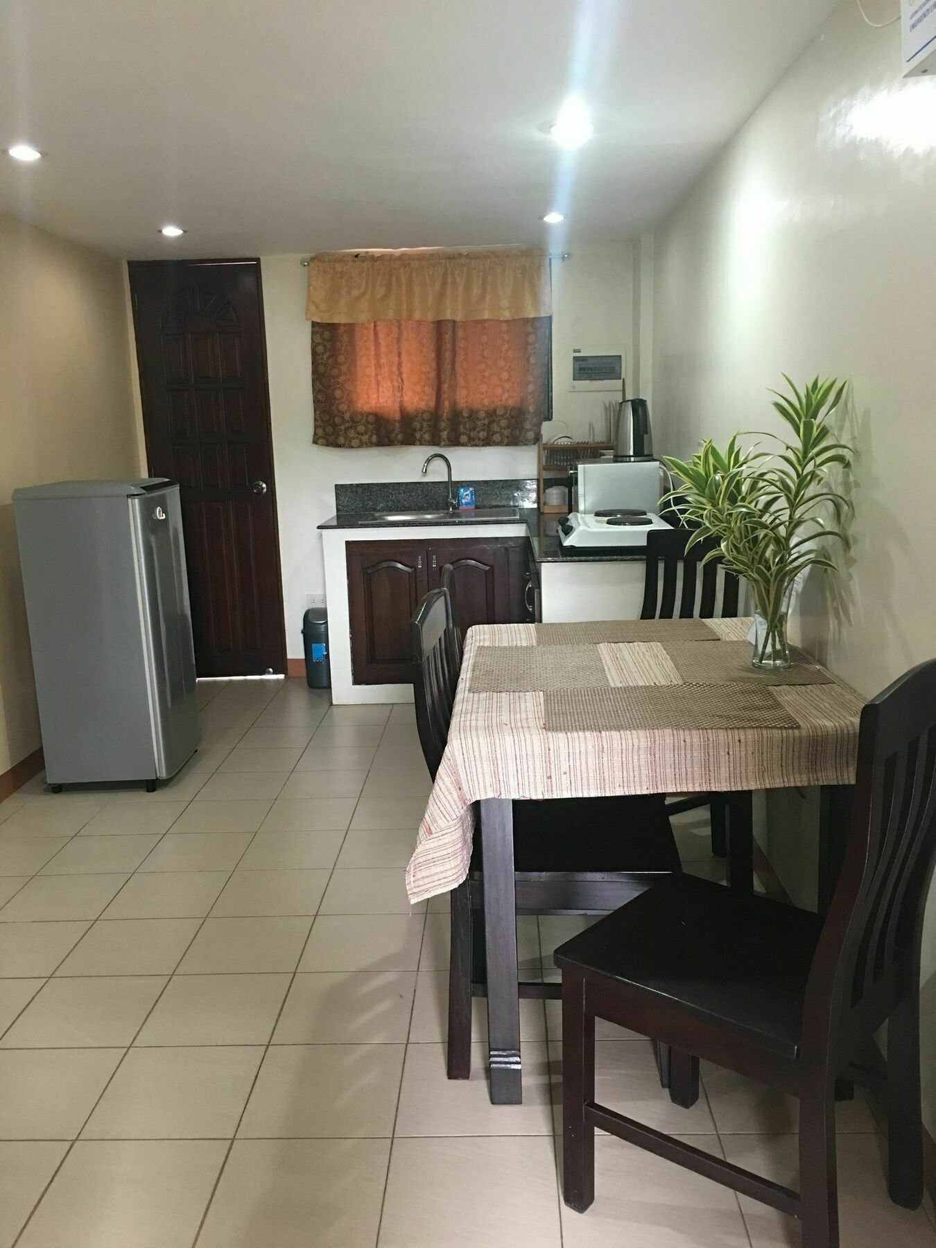 Pal-Watson Apartments Мактан Екстер'єр фото